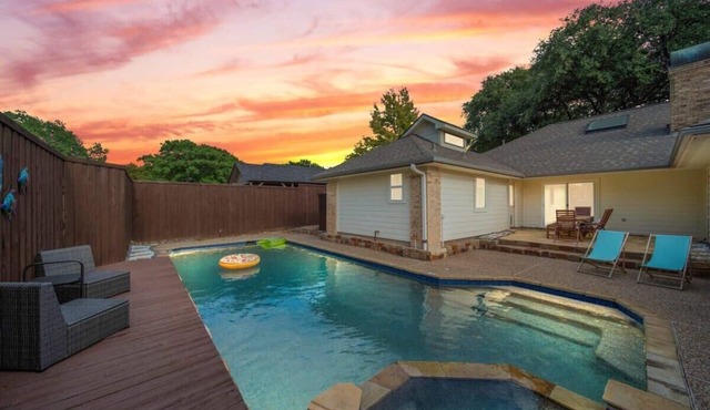 Central Plano 4-BD/2-BA Pool Retreat, Sleeps 10