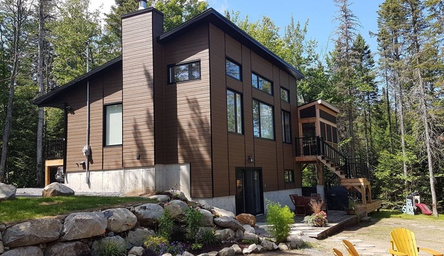 CHALET HARMONIE (LAKE FRONT)