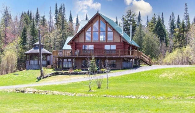 Chaleureux Chalet en Bois Rond Près de Coaticook