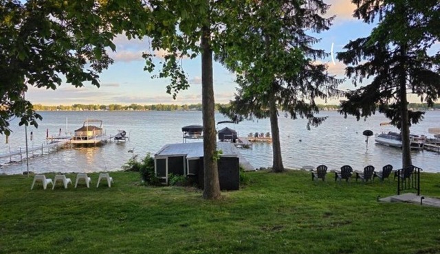 Charming 3BR Waterfront Cottage on Devil's Lake with 90 Feet of Lakefront Living