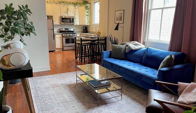Charming 2 bd/2bth apt. walk to Audubon, Tulane, Sbucks, restaurants & shopping.