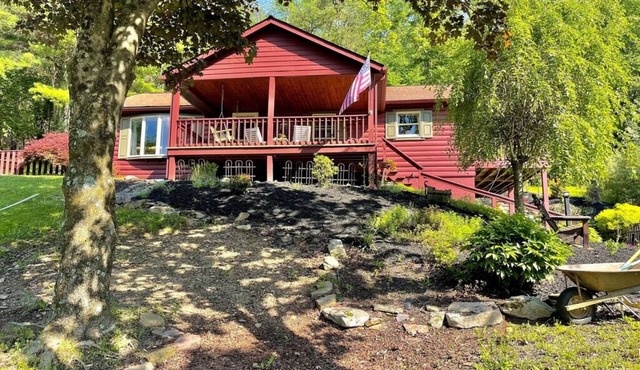 Charming 2-bedroom cabin in nice Cogan Station with AC