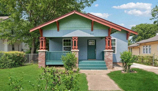 Charming 2-bedroom two bath house in fantastic Tulsa with office/fitness room