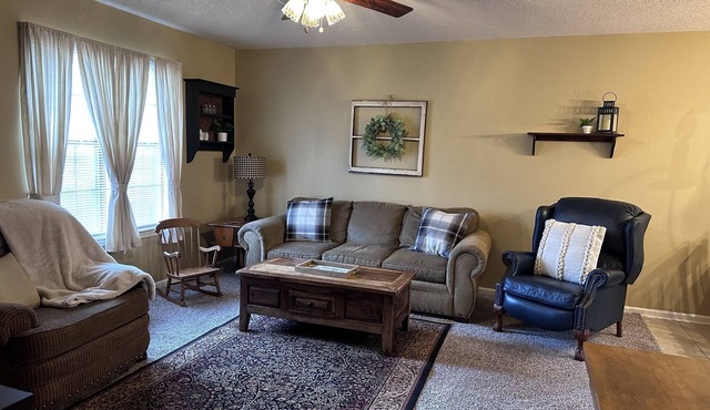 Charming 3 bd home in quiet neighborhood