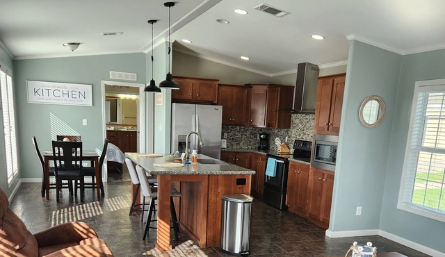 Charming 3 bed-home near Surfside -plenty of onsite amenities