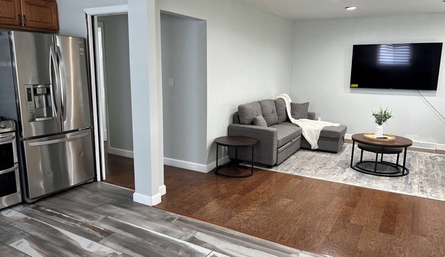 Charming 3-bedroom house in Dearborn Heights with AC, WiFi