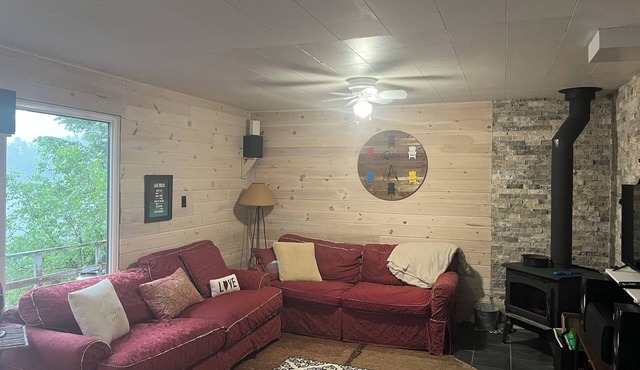 Charming 3-bedroom cottage on the edge of Kawartha Highlands