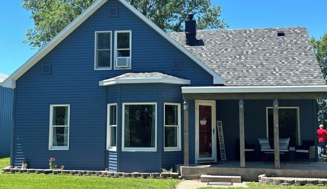 Charming 3-bedroom house full of all amenities needed for an enjoyable stay!