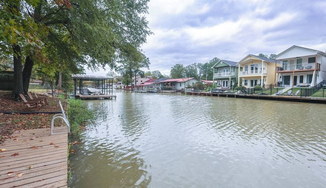 Charming 4-bedroom house on Lake Hamilton!