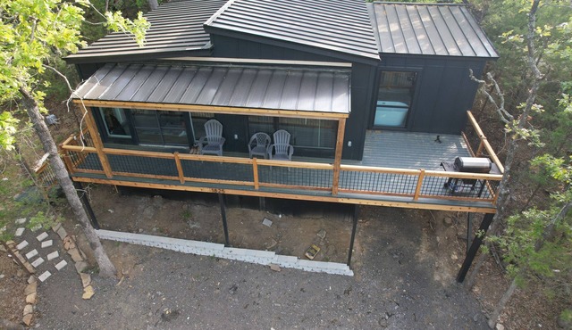 Charming cabin with AC and WiFi in delightful Cleveland