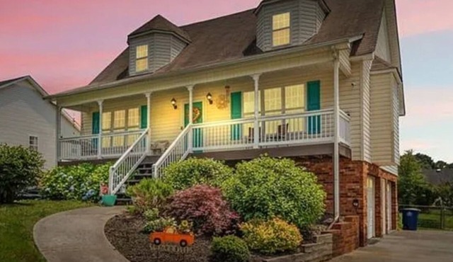 Charming Cape-Cod Retreat in South Winston Salem