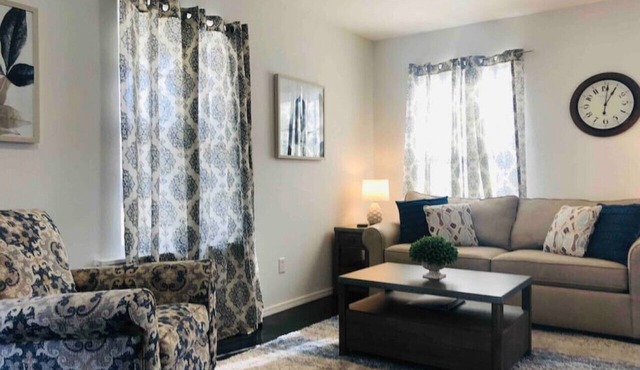 Charming Duplex for Two- FREE WiFi, washer/dryer