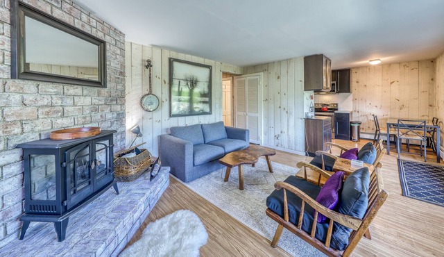 Charming duplex with breathtaking forest and nature views!