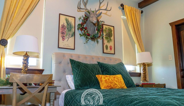 Charming German-inspired 1BR for up to 4 with full kitchen, private balcony, workspace, Wi-Fi, and breakfast vouchers. Perfect for couples, families, or business stays in cozy Muenster.