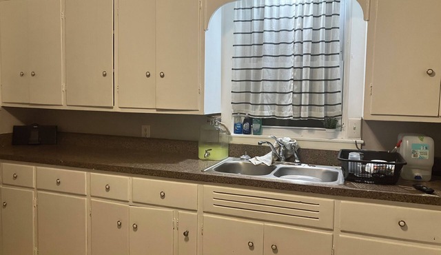 Charming Ground floor 2-bedroom apartment with WiFi, AC in tranquil Glens Falls