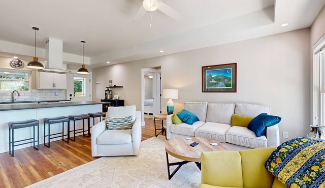 Charming home, dog friendly, with great location and mountain views