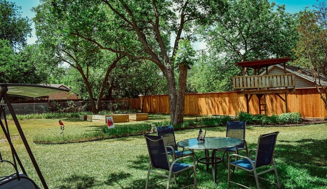 Charming Home minutes from Cameron Zoo, Park, Lake Waco, Magnolia's & More
