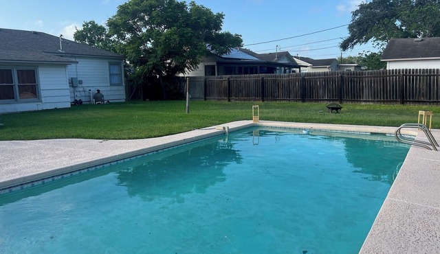 Charming Home Near Ocean Dr. Pool, BBQ, Coffee Bar & More!