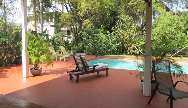 Charming Home on Oak lined street in Historic District in Bartow