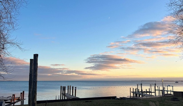 Charming Lakefront Vacation Rental