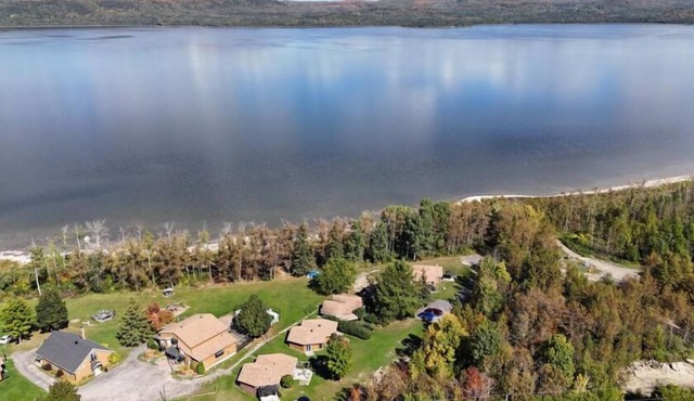 Charming little condo near a lake — 4 seasons, all inclusive.