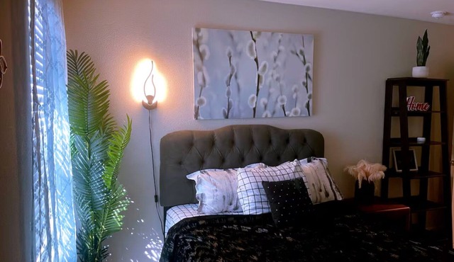 Charming Private Room in marvelous Anna with AC