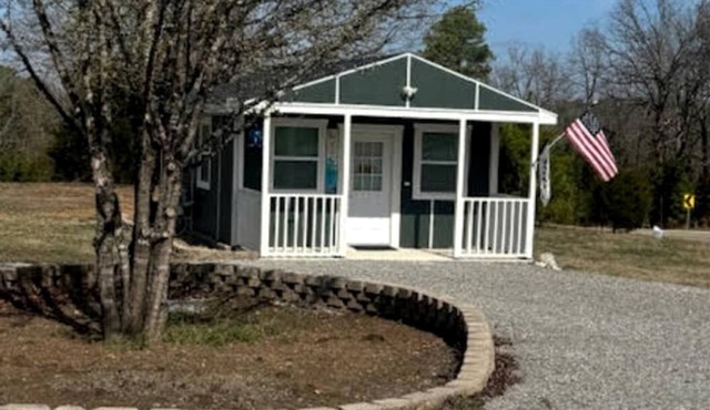 Charming Tiny Home Retreat Near Forest Trails & River Access in Calico Rock, Arkansas