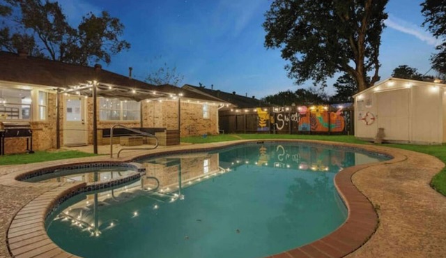 Charming Zenith home-4BRs- amazing pool- mini golf - Houston I-610&US290