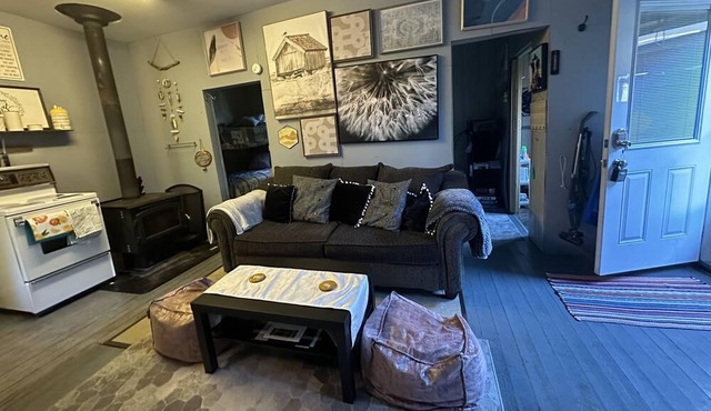 Cheerful 2 bedroom cottage