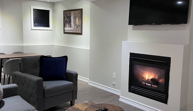Chic 2-bedroom corporate apartment in enchanting Whitby with AC, WiFi