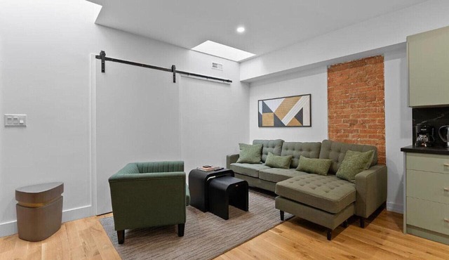 Chic 2BR Top-Floor Retreat w/Rooftop Near Subway
