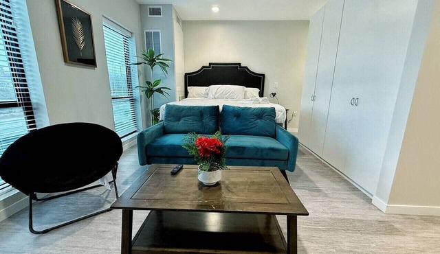 Chic and Spacious Retreat – A Modern Escape Awaits You!