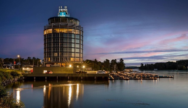 Clarion Lakeside Inn & Conference Centre