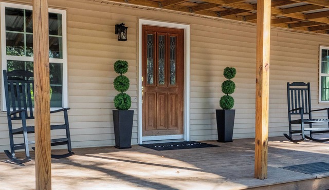 Clean, comfortable, peaceful home in Folsom! 4/2, 2 king beds, sleeps 12