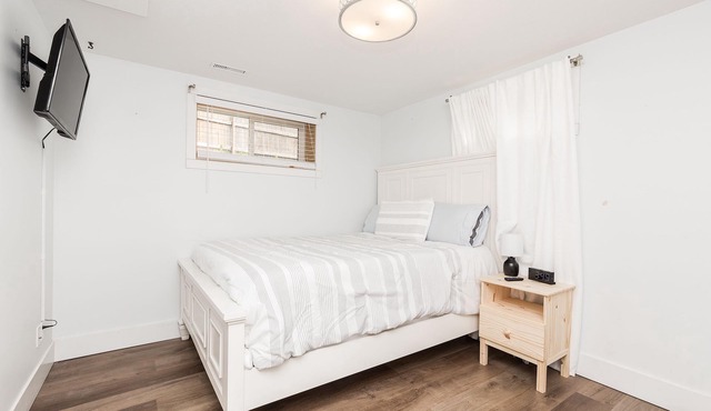 Clean westside basement suite, 5 minutes from U of L! Easy highway access!