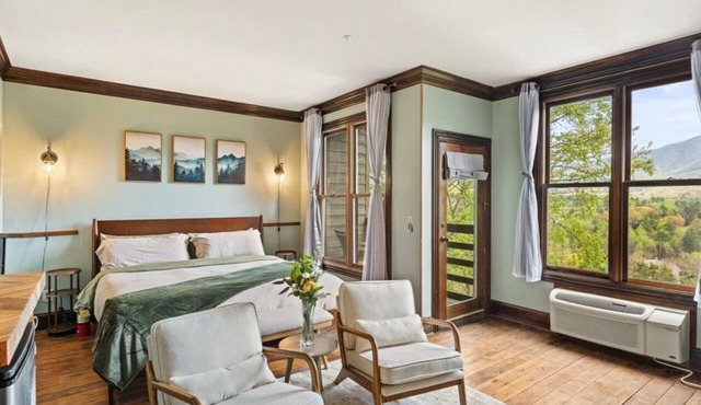 Cliffside Bliss - Panoramic Smoky Mountain View Suite With Breakfast