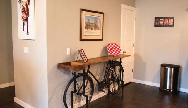 Close to U of A and Centennial Park