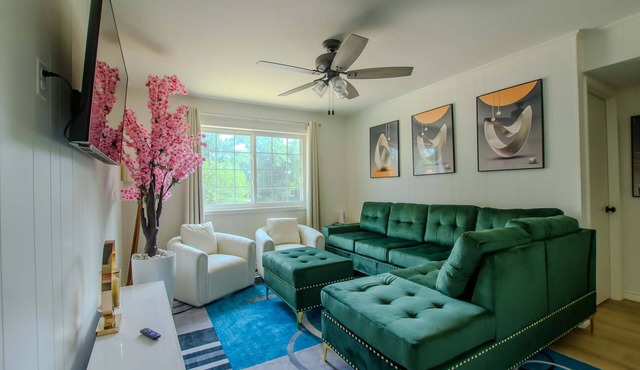 Coffee Bar 2BR · Fast WiFi · Extended Stay