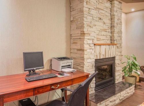 Comfort Inn & Suites University