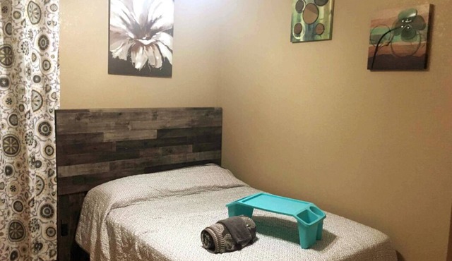 Comfortable 2-Bedroom Private Entry Suite - Pet Friendly!