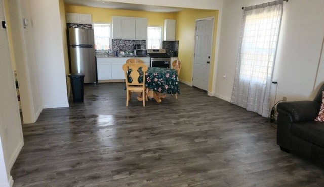 Comfortable 2BR Home Wi-Fi Washer & Dryer Pet Friendly in Plainview