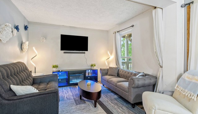 Comfortable 5br home w/lake views & tranquil sunrises