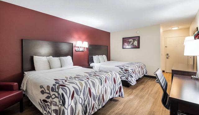 Comfortable & Affordable Stay w/Free Parking Near I-24, Stones River Mall
