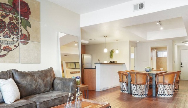 Comfortable Accommodations for 8 in North Austin