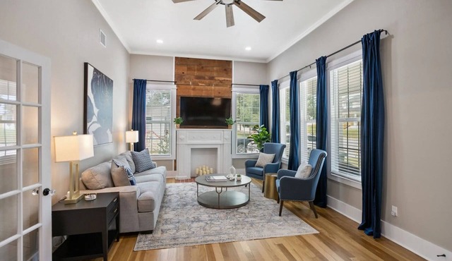 Comfortable Home with Modern Farmhouse Vibe; Near Downtown