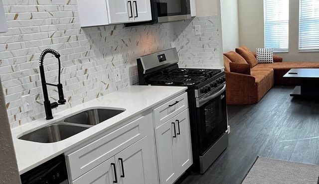 Comfortable & Modern Home near TCU-Downtown-Shops
