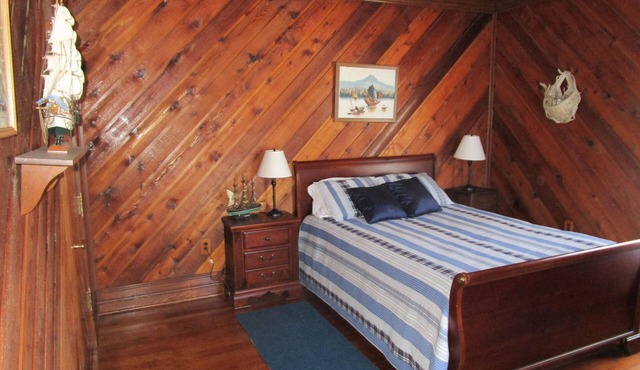 Comfortable spacious vacation get away. Four fireplaces, front porch and patio.
