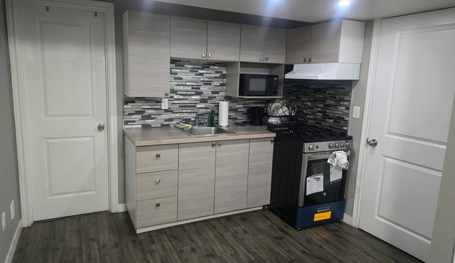 Comfortable Stay Evanston NW, Near Calgary YYC, Highways, Shopping & Parks