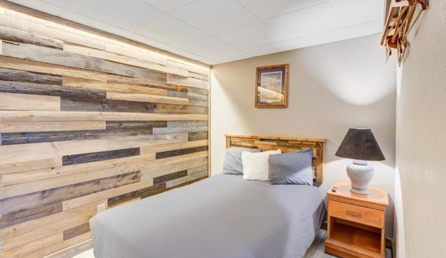 Comfortable Stay Just Minutes from I-90 in Chamberlain, Free Parking Included