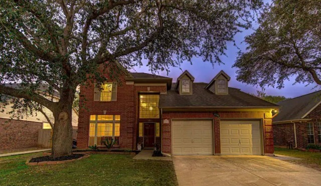 Comfortable, Upscale House with a pool and spa!